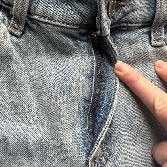 Womens High-Rise Straight Leg Jeans 11/30W Stretch Light Wash Distressed - Picture 6 of 15